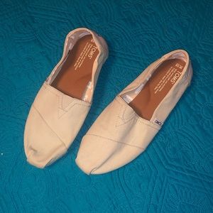 Brand new Toms